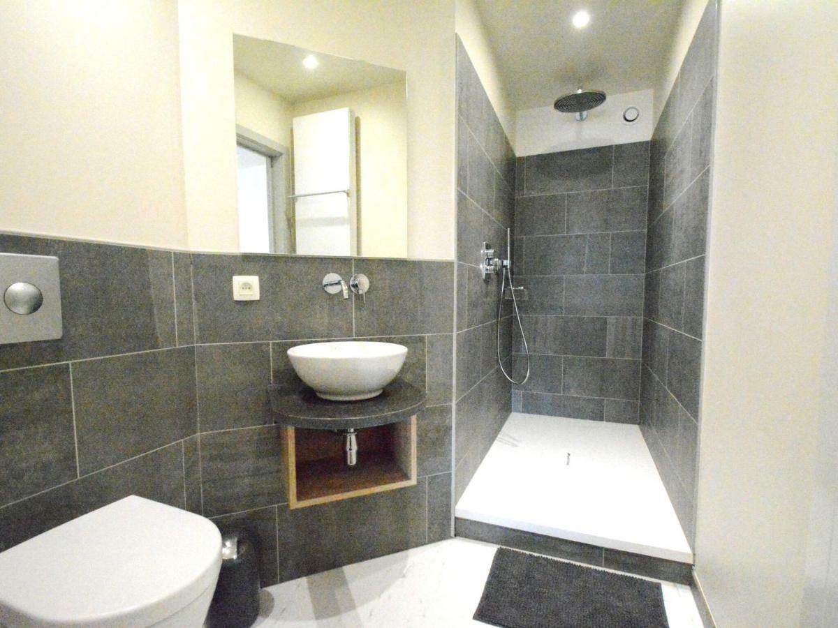 Large Townhouse With Pool Table Villa Bouillon Buitenkant foto